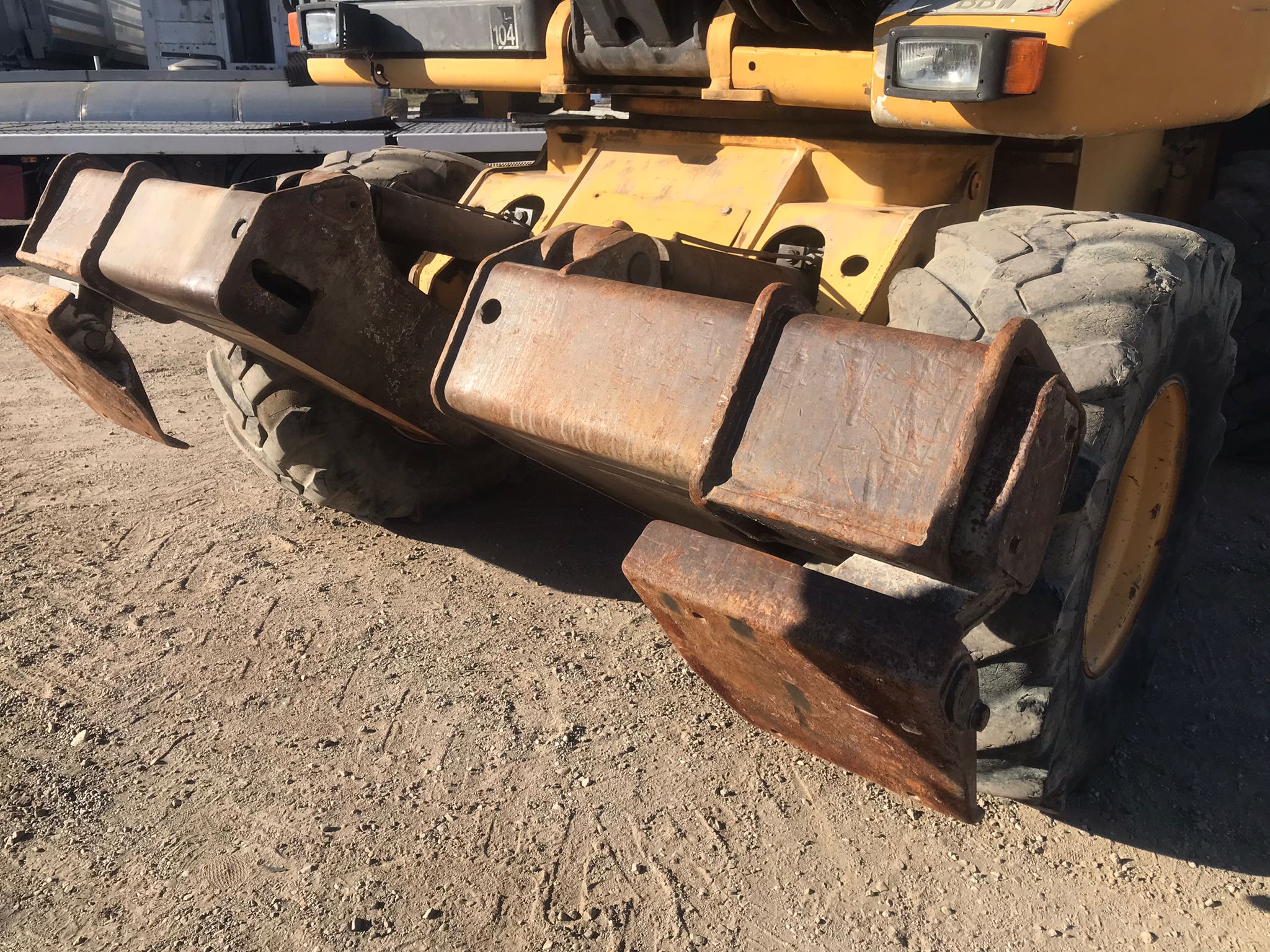 x- VENDIDO - Excavadora de ruedas articulada Mecalac 14MXT - 2001 - Imagen 16