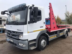 camión portavehículos Mercedes-Benz