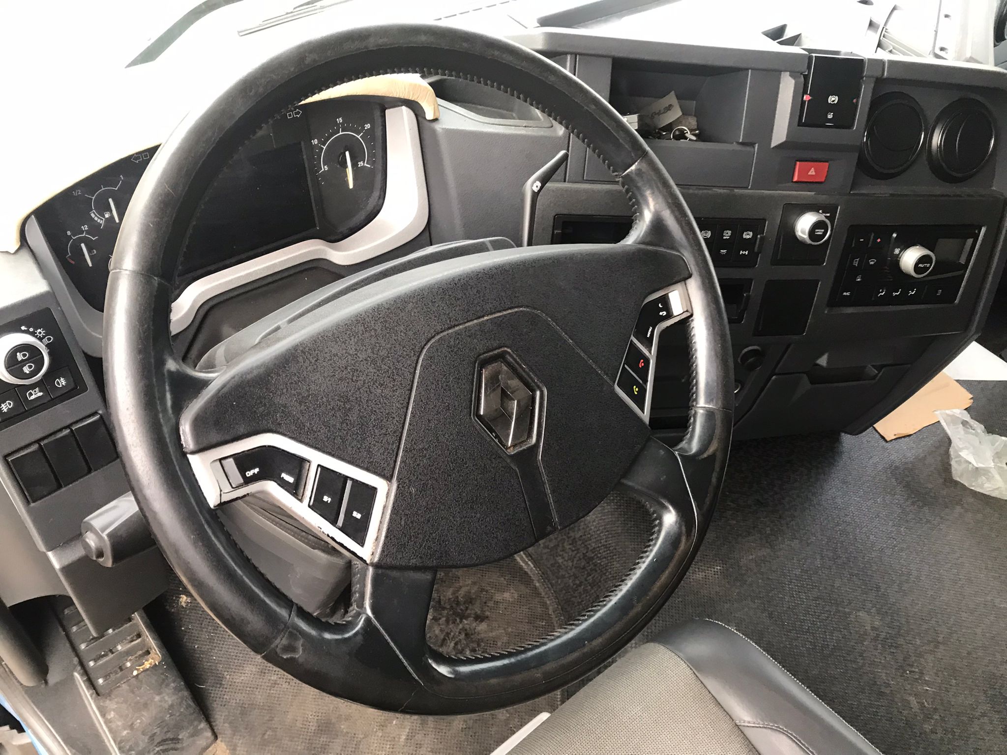 x- VENDIDO - Renault T - 2014 - Imagen 11