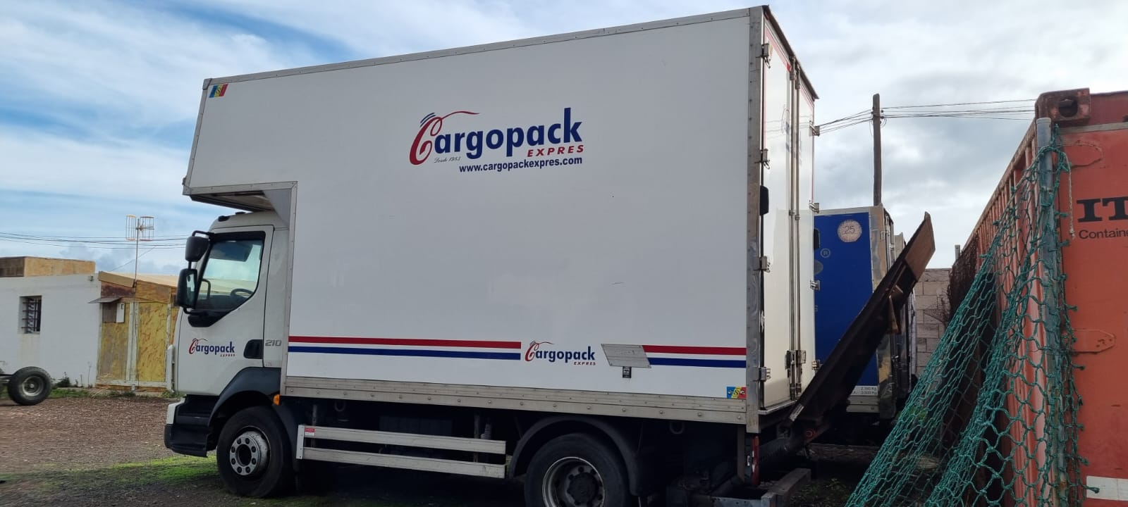 x- VENDIDO - Volvo FL caja cerrada - 2018 - Imagen 7