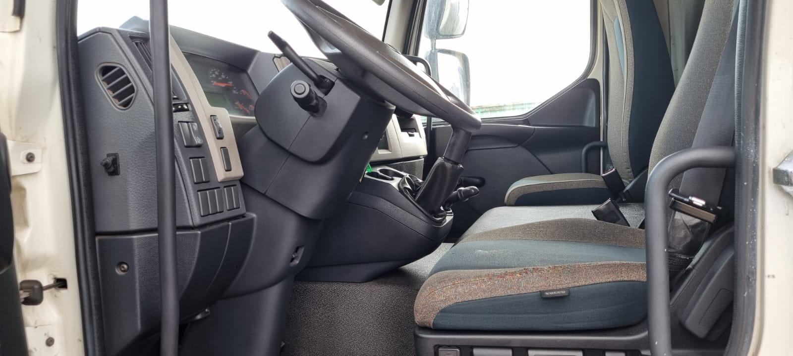 x- VENDIDO - Volvo FL caja cerrada - 2018 - Imagen 9