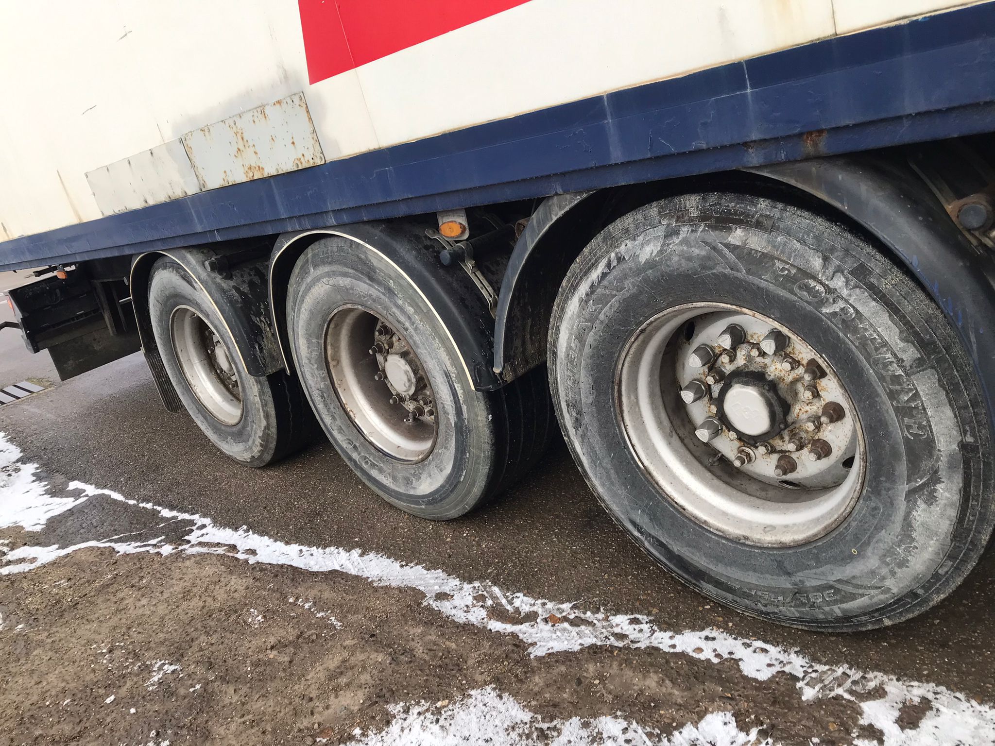 x- VENDIDO - Semirremolque caja cerrada Lecitrailer Año 2002 - Imagen 7