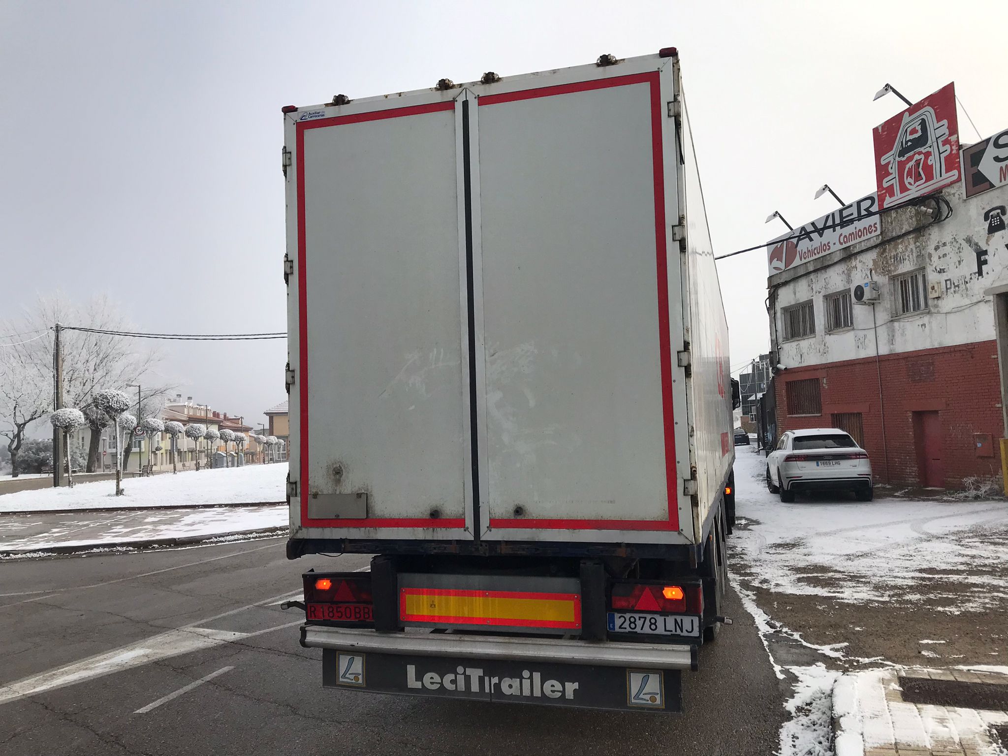 x- VENDIDO - Semirremolque caja cerrada Lecitrailer Año 2002 - Imagen 5