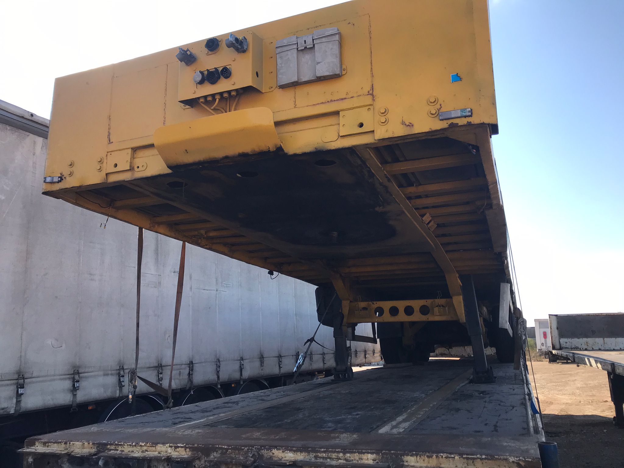 Semirremolque portacontenedores Lecitrailer Año 2005 - Imagen 2