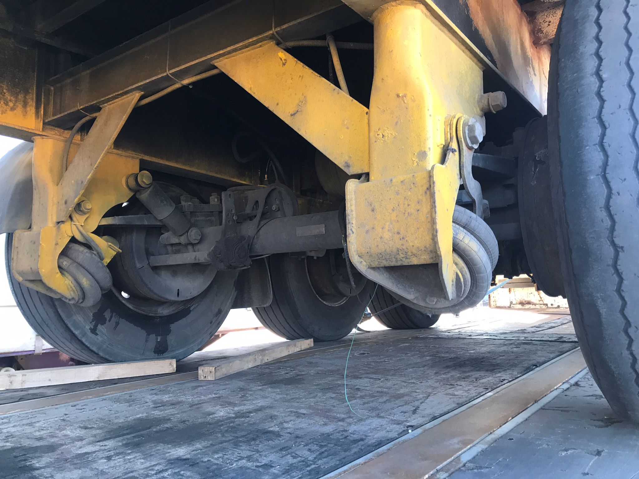 Semirremolque portacontenedores Lecitrailer Año 2005 - Imagen 7