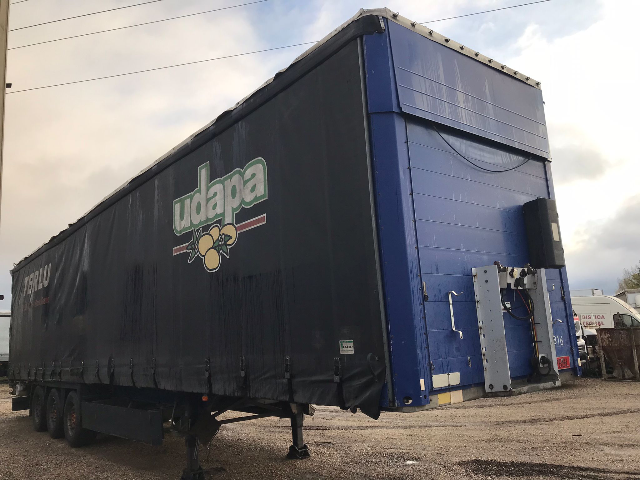 Semirremolque tauliner Schmitz Año 2002 - Imagen 2