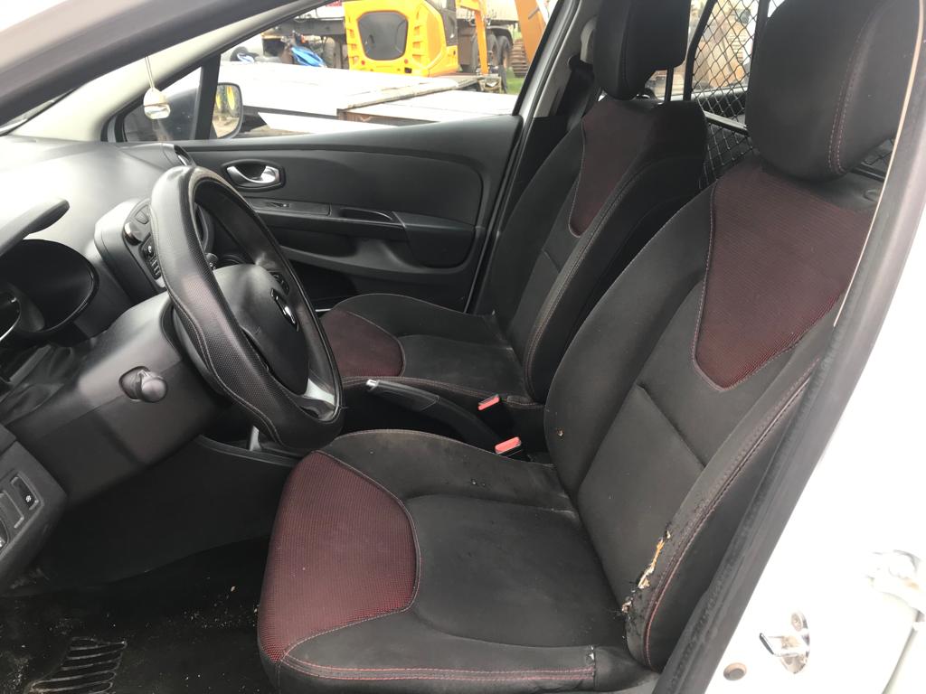 x- VENDIDO - Renault Clio - 04/2016 - Imagen 11