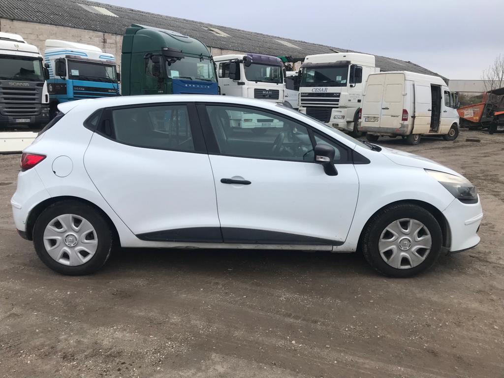 x- VENDIDO - Renault Clio - 04/2016 - Imagen 4