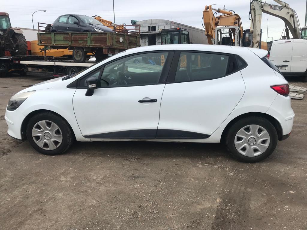 x- VENDIDO - Renault Clio - 04/2016 - Imagen 8