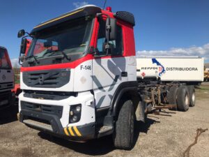 camión en chasis Volvo
