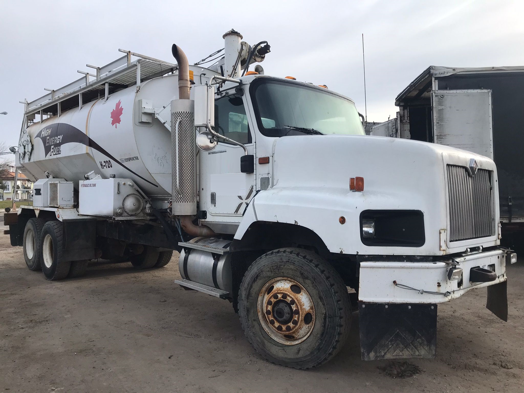 International Paystar 5600i6x4 cisterna - 2004 - Imagen 2