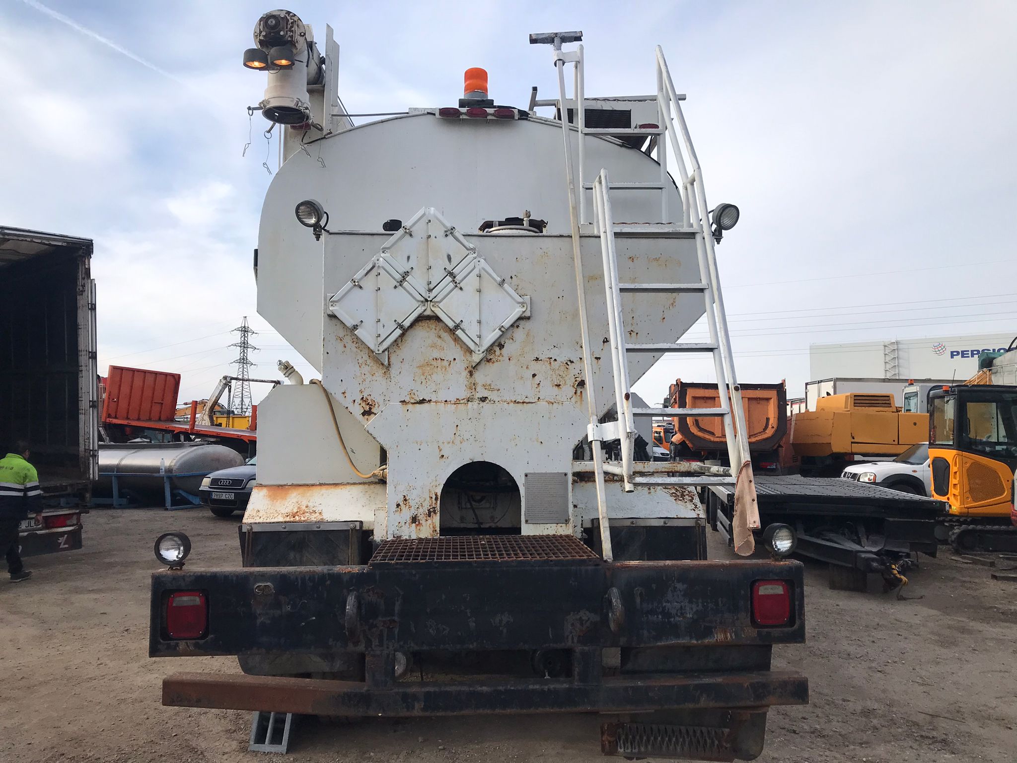 International Paystar 5600i6x4 cisterna - 2004 - Imagen 4