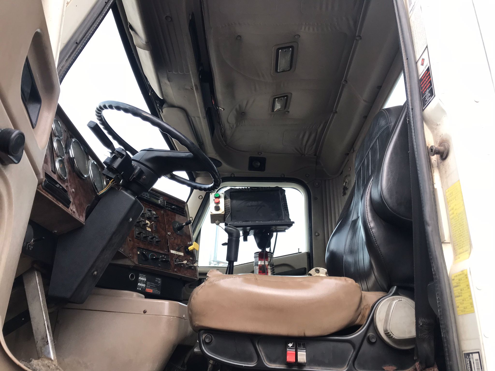 International Paystar 5600i6x4 cisterna - 2004 - Imagen 17