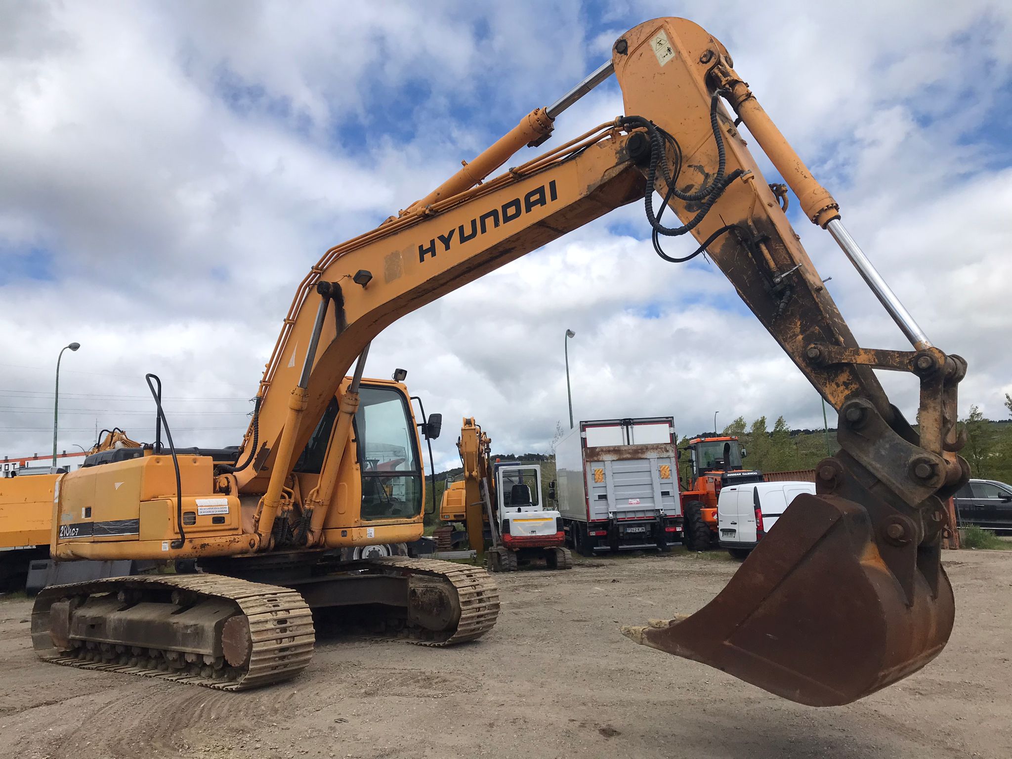 x- VENDIDO - Excavadora de cadenas Hyundai Robex 210 LC 7 - 2006 - Imagen 3