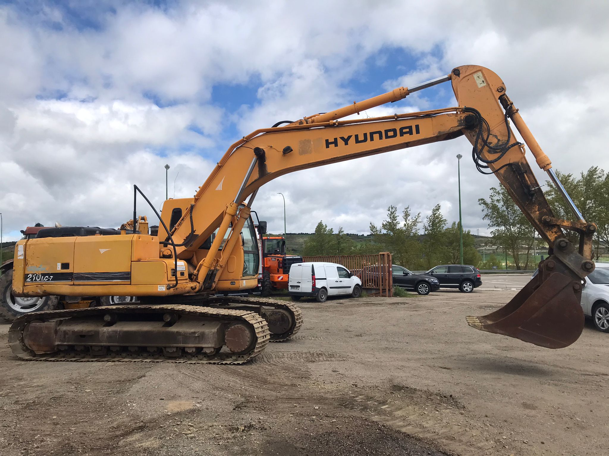 x- VENDIDO - Excavadora de cadenas Hyundai Robex 210 LC 7 - 2006 - Imagen 4