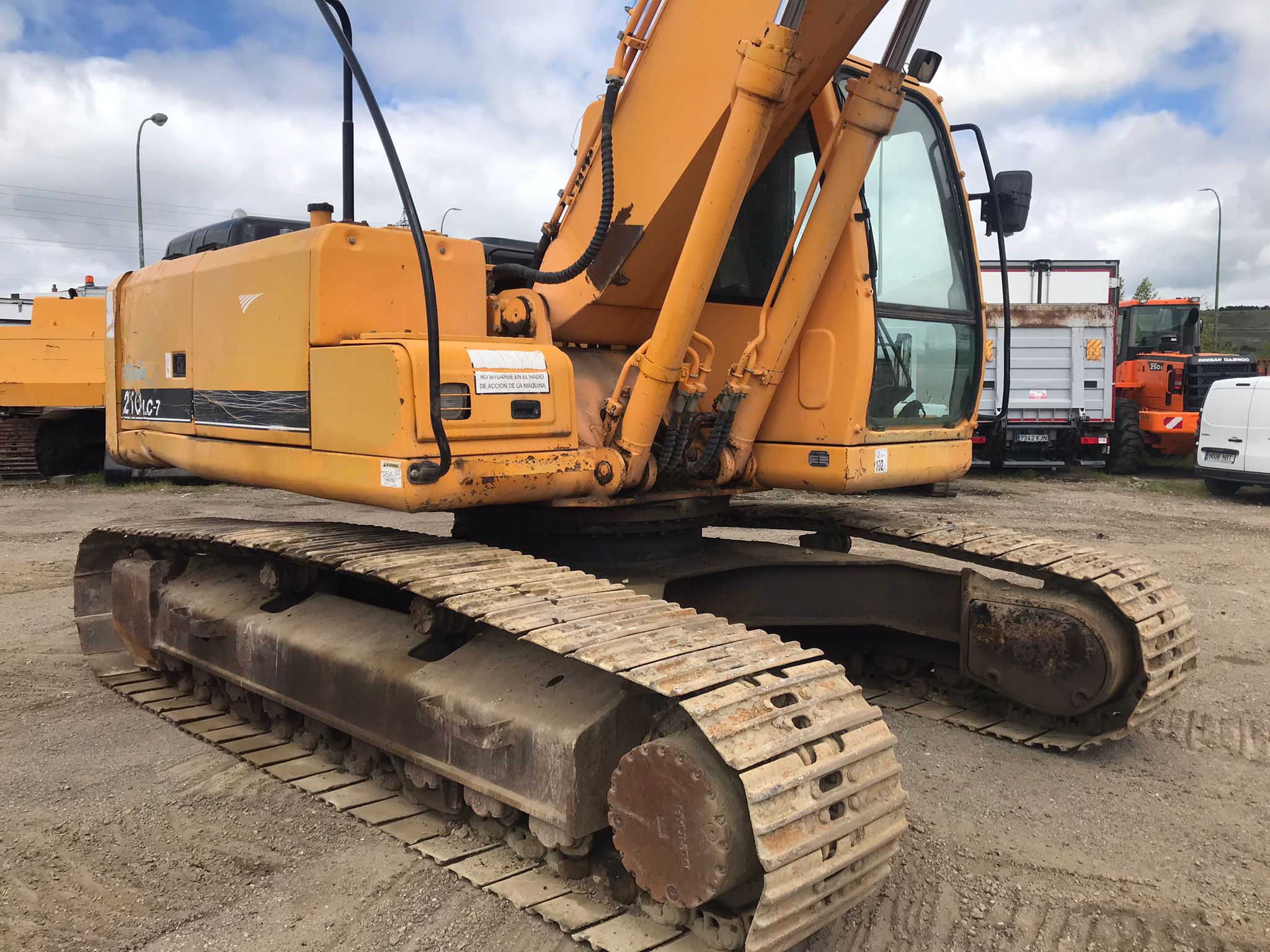 x- VENDIDO - Excavadora de cadenas Hyundai Robex 210 LC 7 - 2006 - Imagen 11