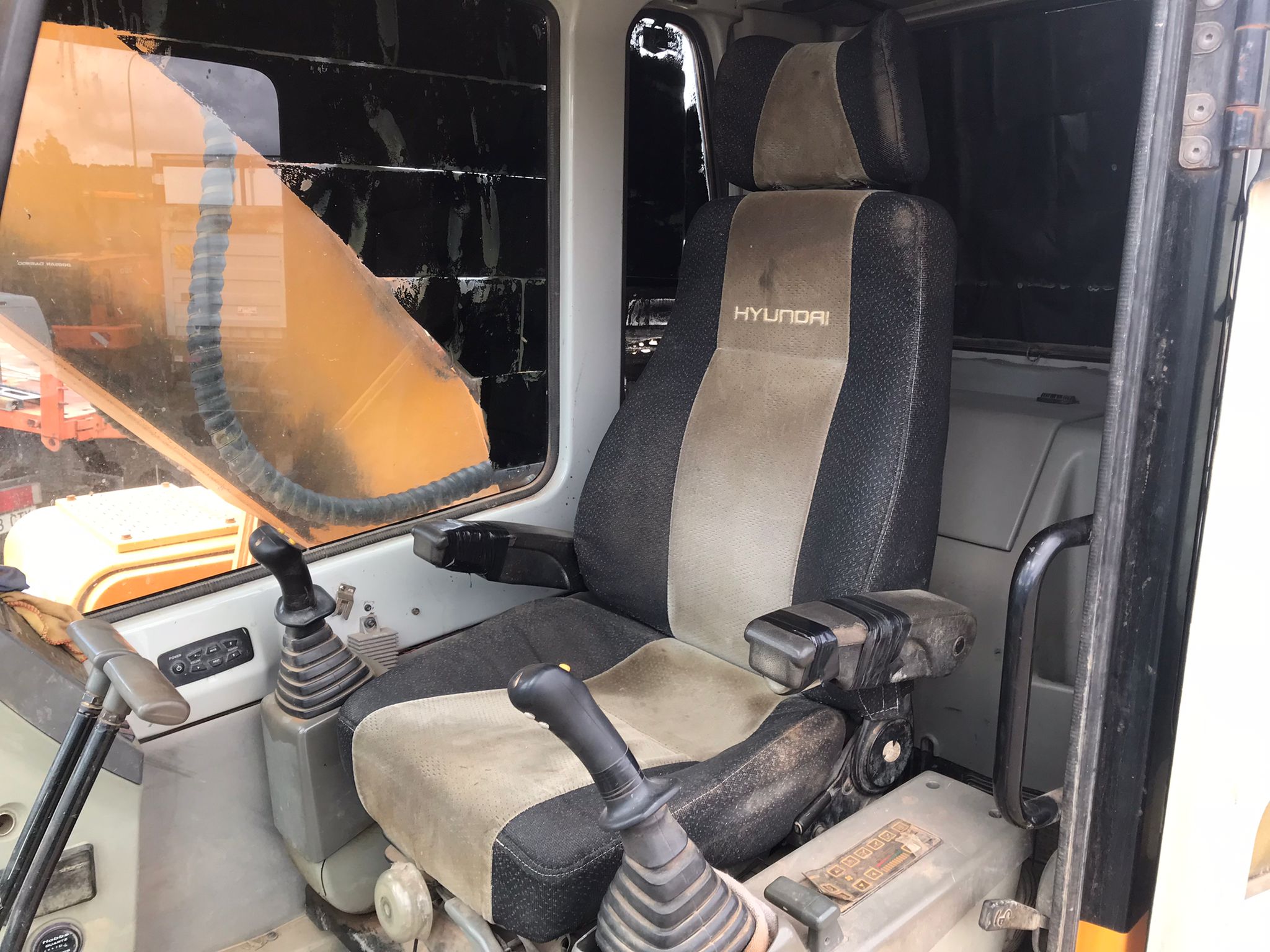 x- VENDIDO - Excavadora de cadenas Hyundai Robex 210 LC 7 - 2006 - Imagen 17