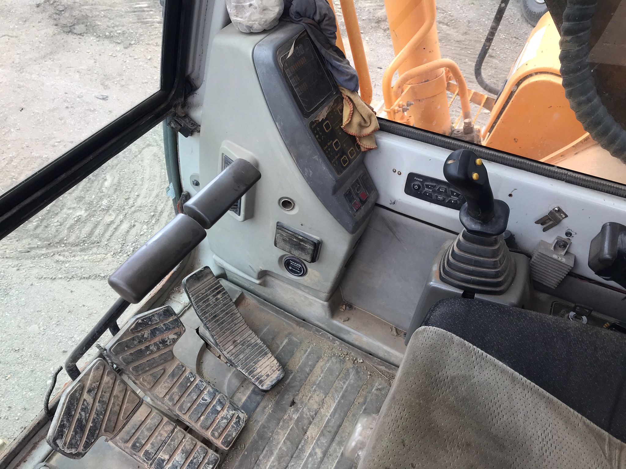 x- VENDIDO - Excavadora de cadenas Hyundai Robex 210 LC 7 - 2006 - Imagen 18