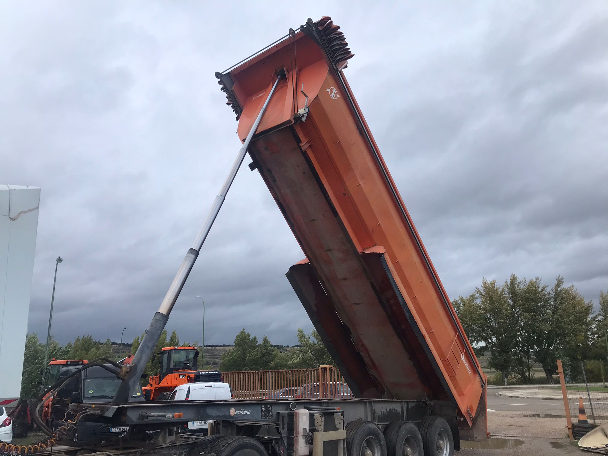 x- VENDIDO - Bañera basculante de hierro Leciñena Año 2006 - Imagen 7