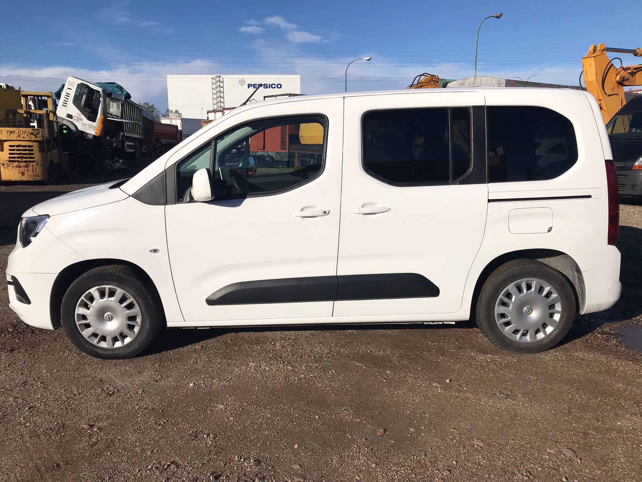 x- VENDIDO - Opel Combo Life - 2021 - Imagen 8