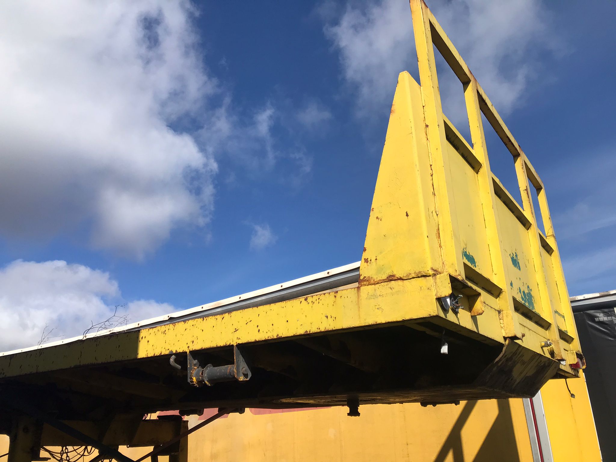 x- VENDIDO - Semirremolque plataforma extensible Traylona Año 1996 - Imagen 3