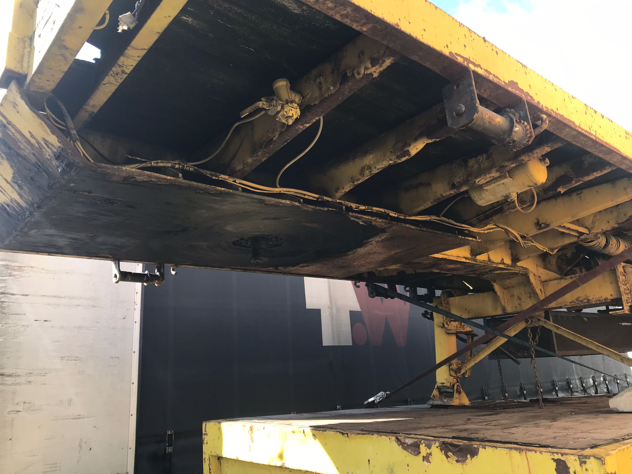 x- VENDIDO - Semirremolque plataforma extensible Traylona Año 1996 - Imagen 6