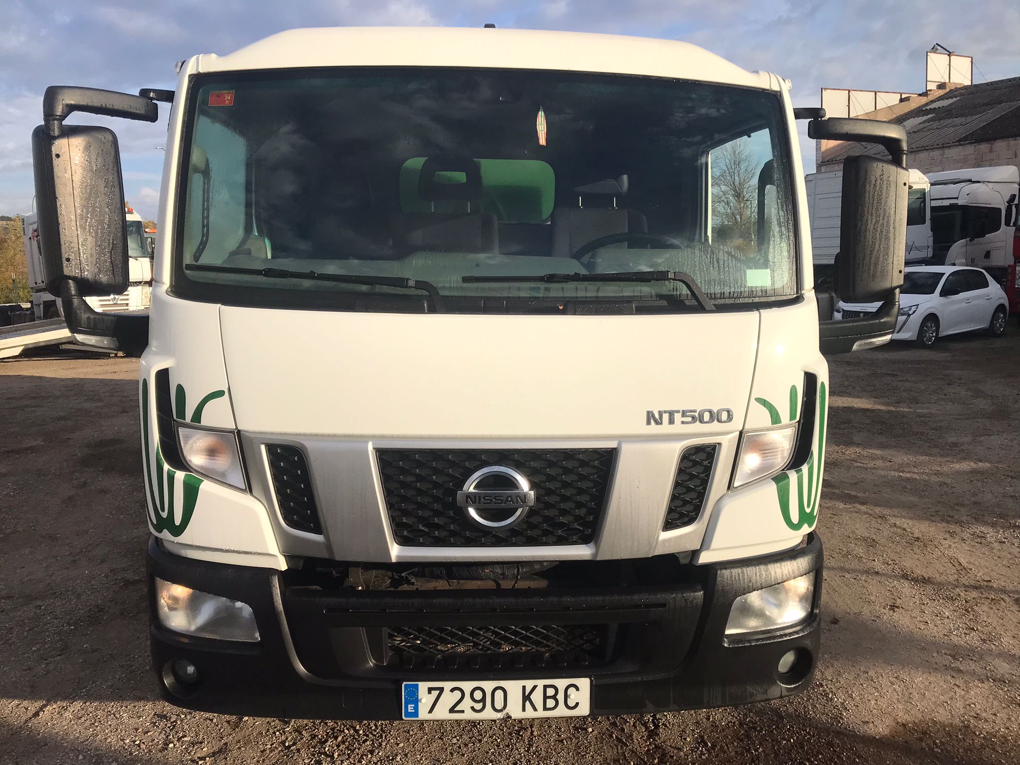 x- VENDIDO - Nissan NT500 portacontenedores de gancho - 2017 - Imagen 2