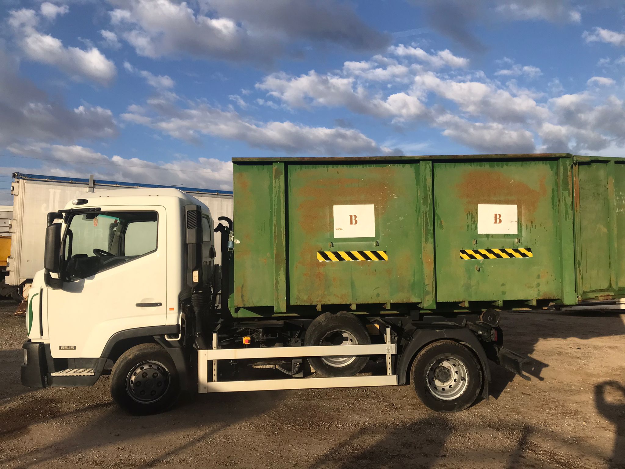 x- VENDIDO - Nissan NT500 portacontenedores de gancho - 2017 - Imagen 8