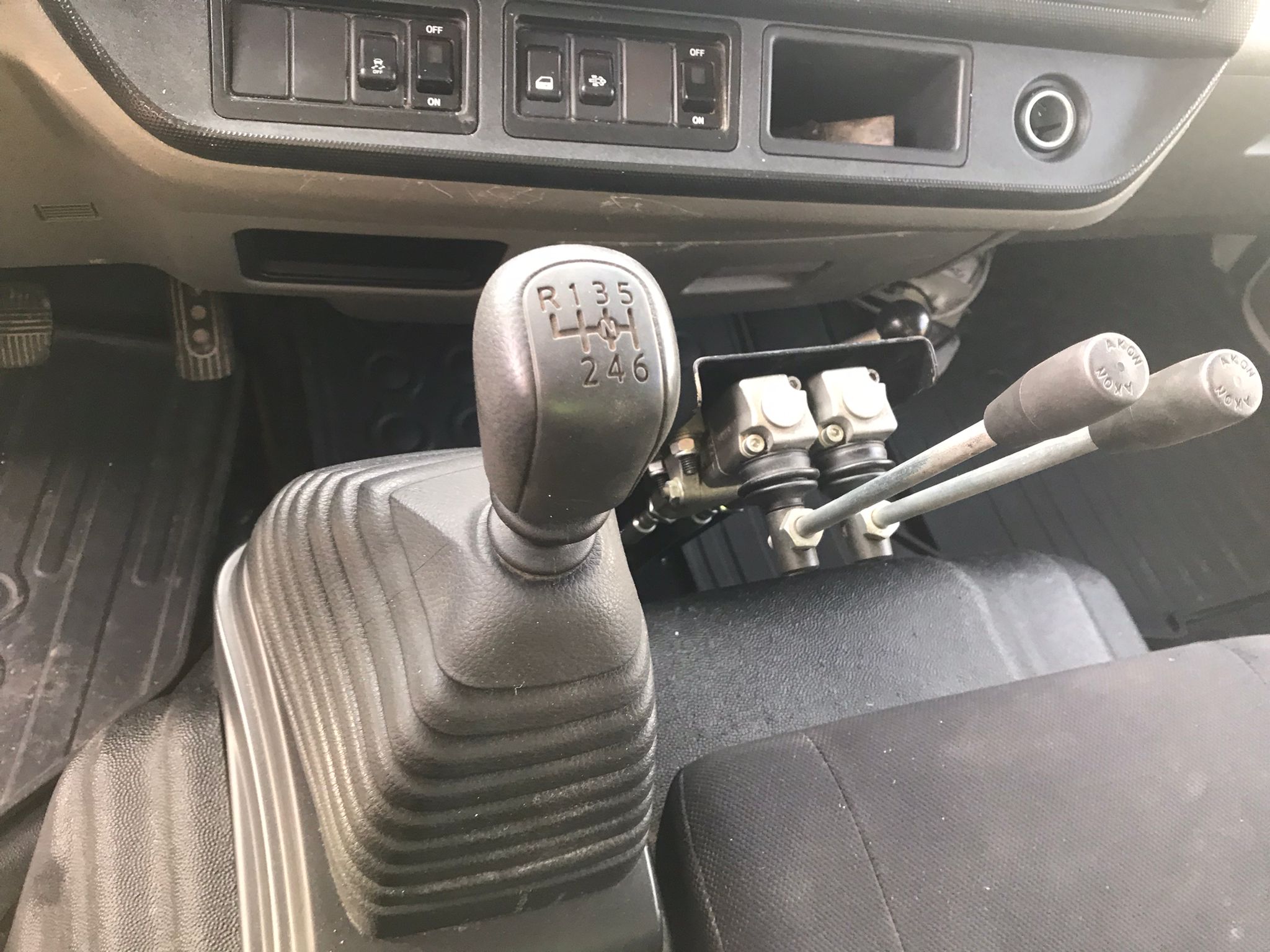 x- VENDIDO - Nissan NT500 portacontenedores de gancho - 2017 - Imagen 14