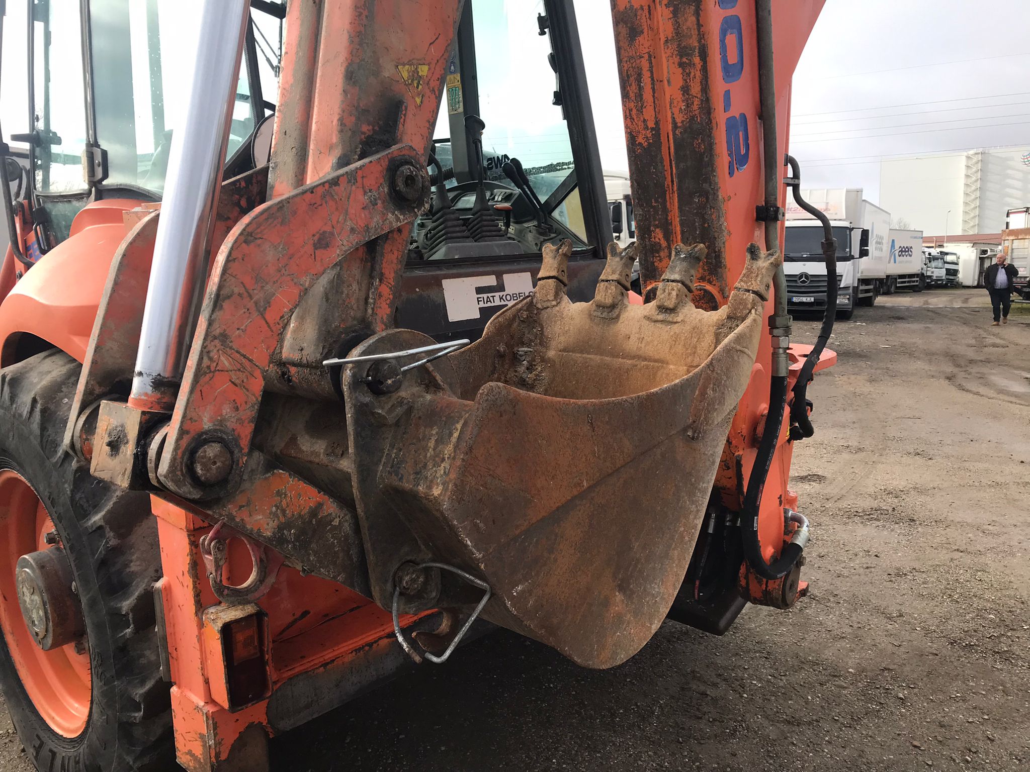 x- VENDIDO - Retroexcavadora mixta Fiat Kobelco FB 200.2 - 2002 - Imagen 17