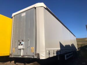 semirremolque tauliner Rojo