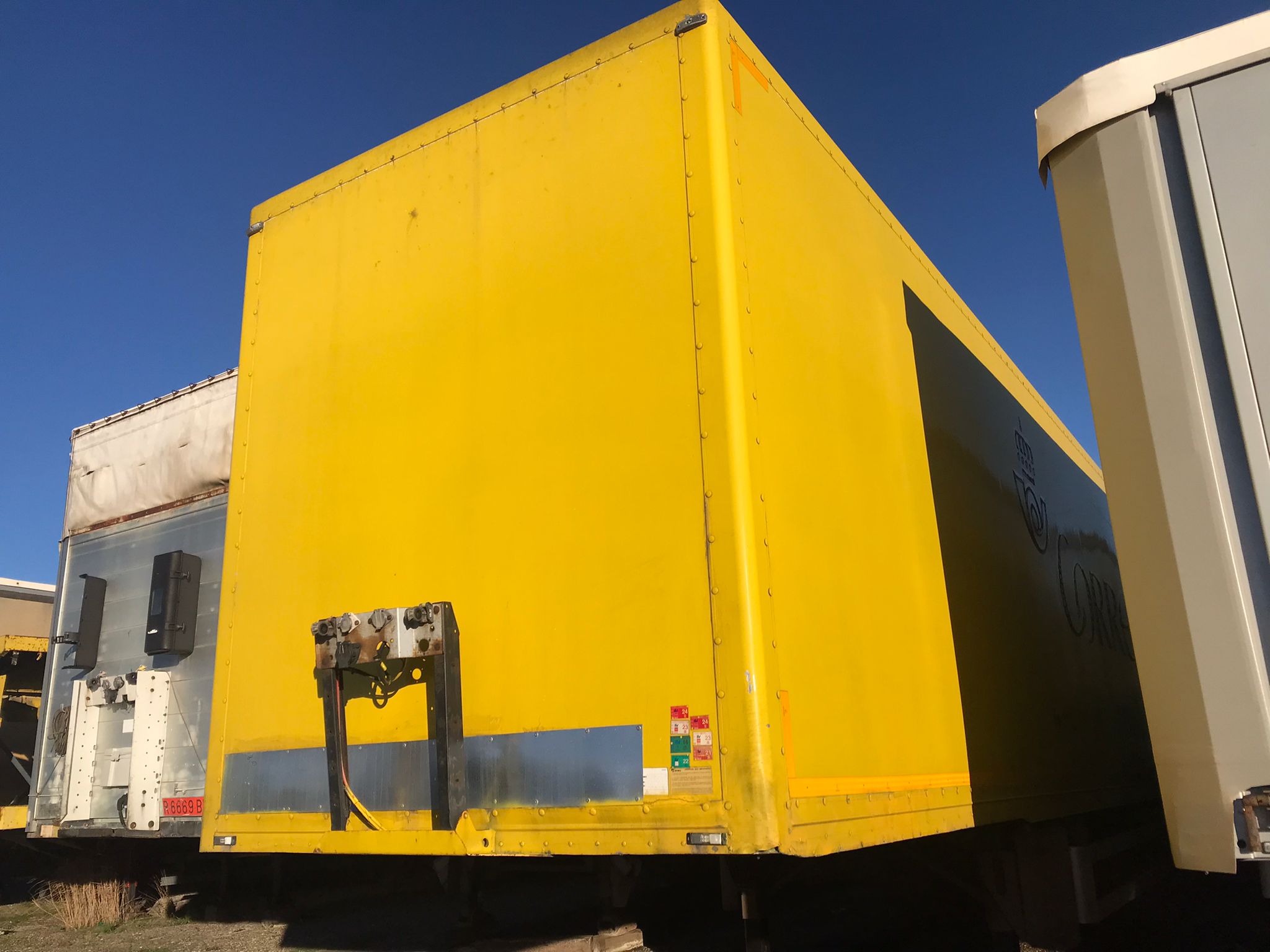 semirremolque caja cerrada Montenegro