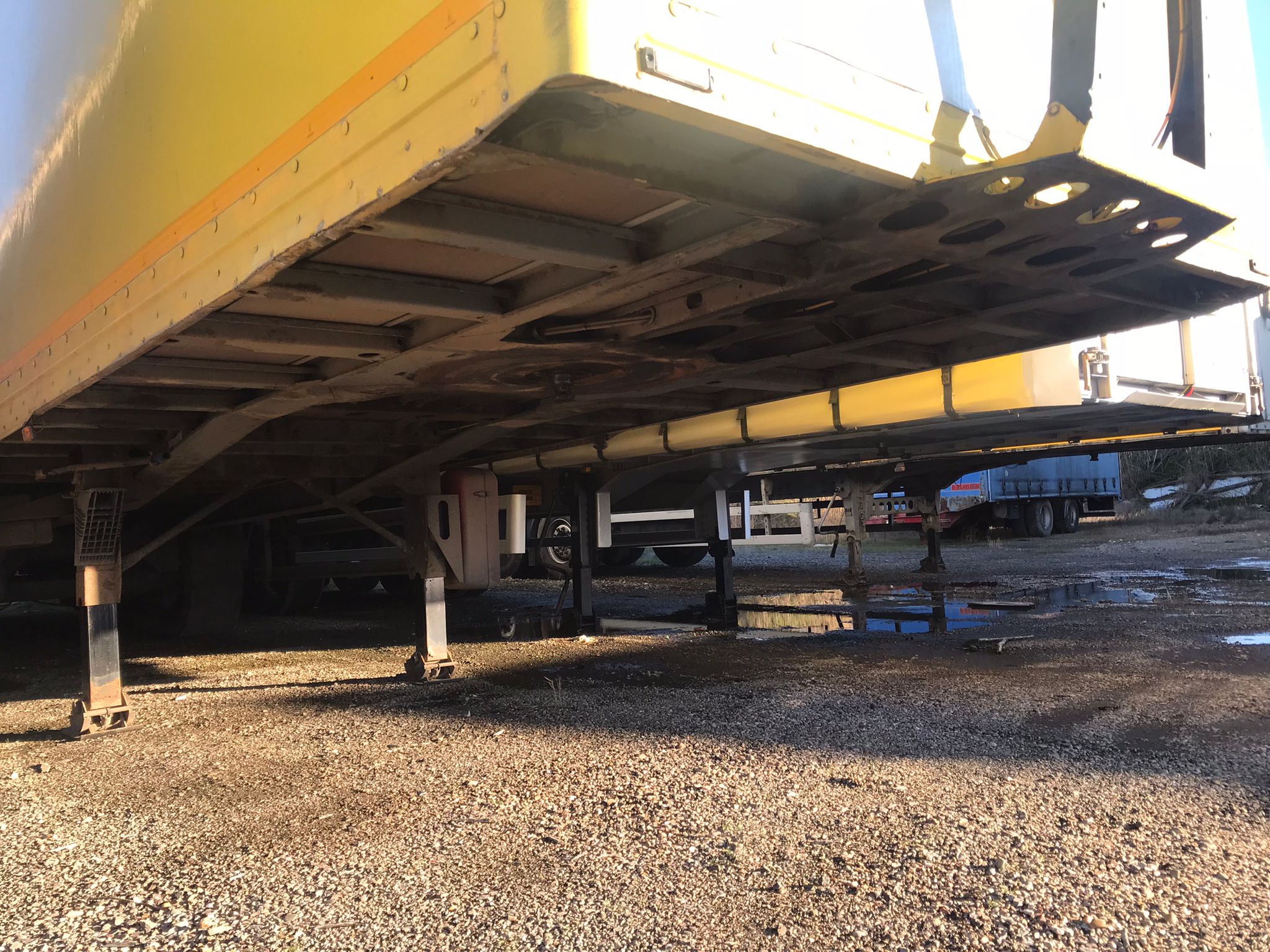 x- VENDIDO - Semirremolque caja cerrada Montenegro Año 2008 - Imagen 5