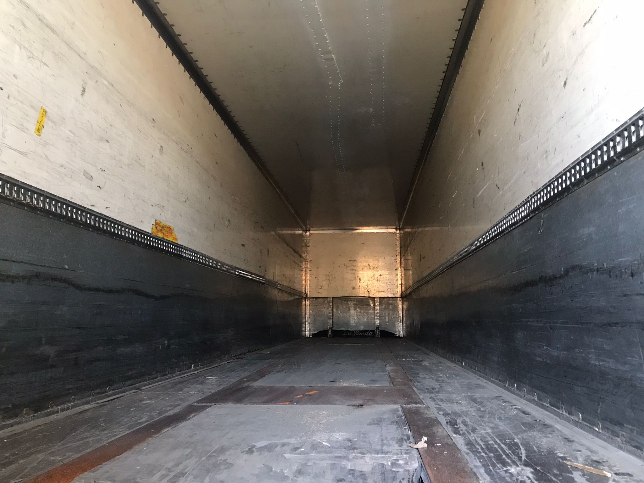 x- VENDIDO - Semirremolque caja cerrada Montenegro Año 2008 - Imagen 9