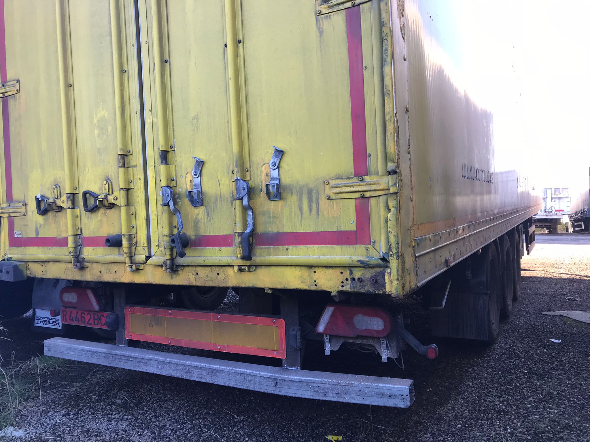 x- VENDIDO - Semirremolque caja cerrada Montenegro Año 2008 - Imagen 7