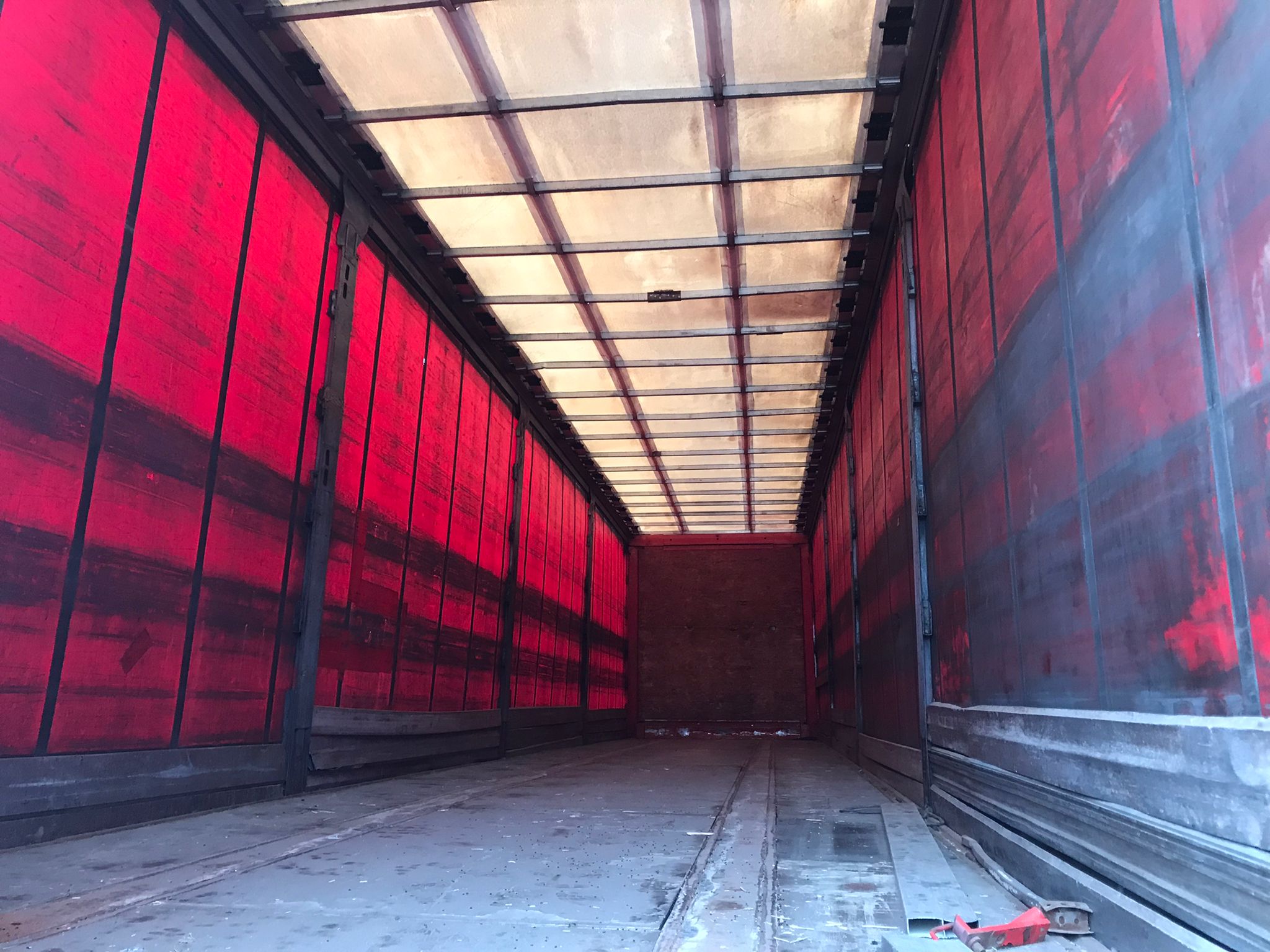 x- VENDIDO - Semirremolque tauliner Rojo Año 2005 - Imagen 4