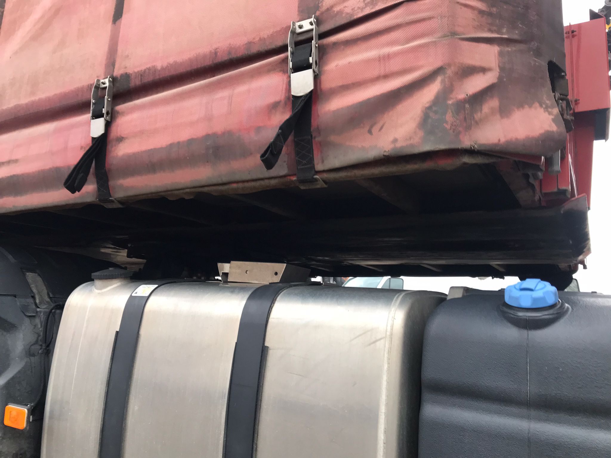 x- VENDIDO - Semirremolque tauliner Rojo Año 2005 - Imagen 7