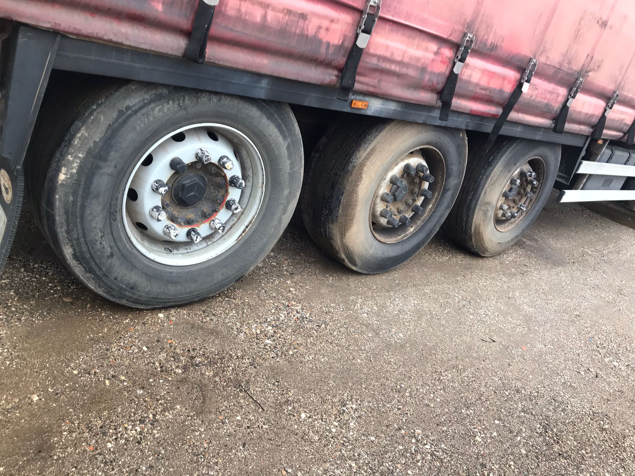 x- VENDIDO - Semirremolque tauliner Rojo Año 2005 - Imagen 11