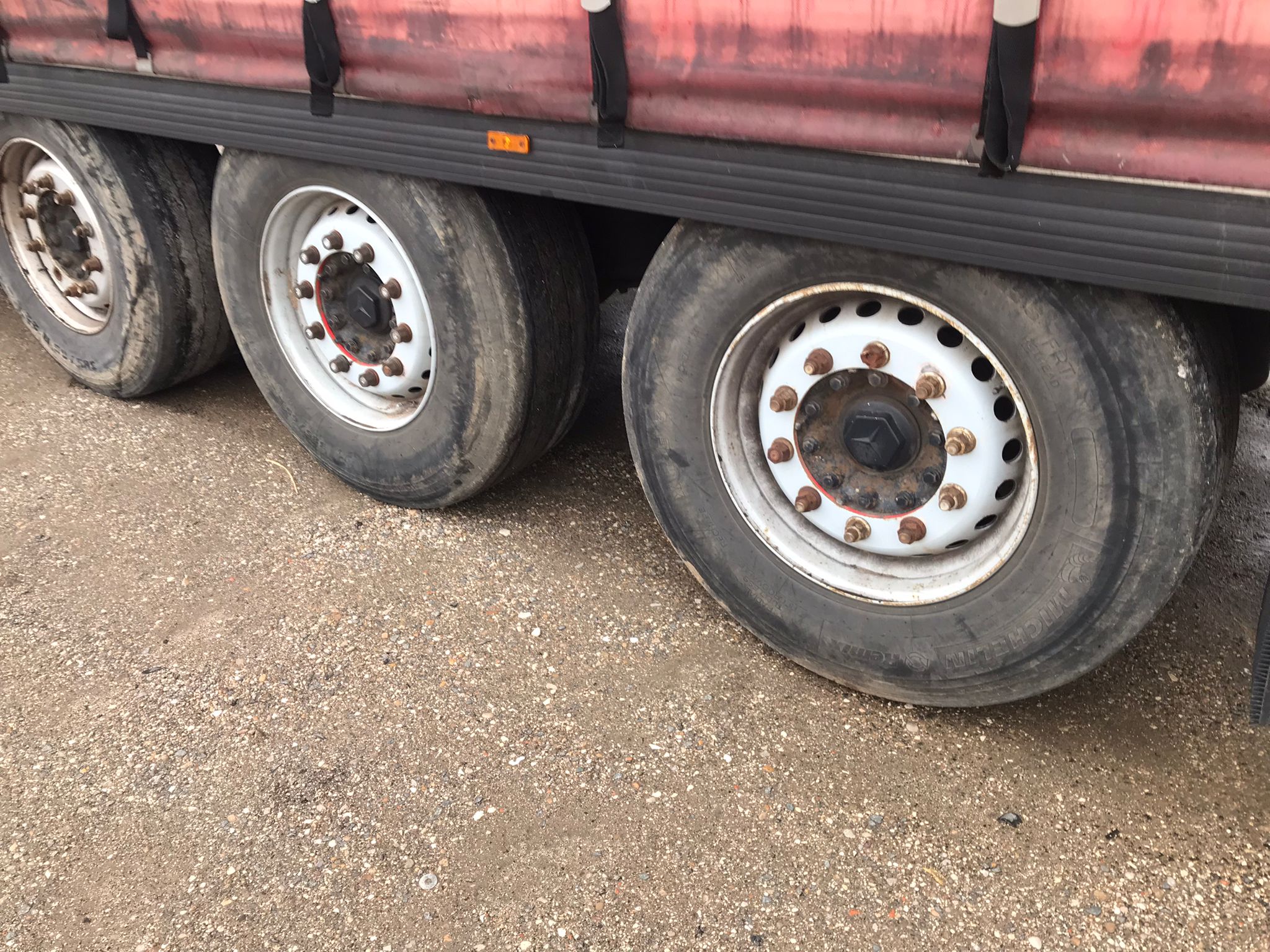 x- VENDIDO - Semirremolque tauliner Rojo Año 2005 - Imagen 14