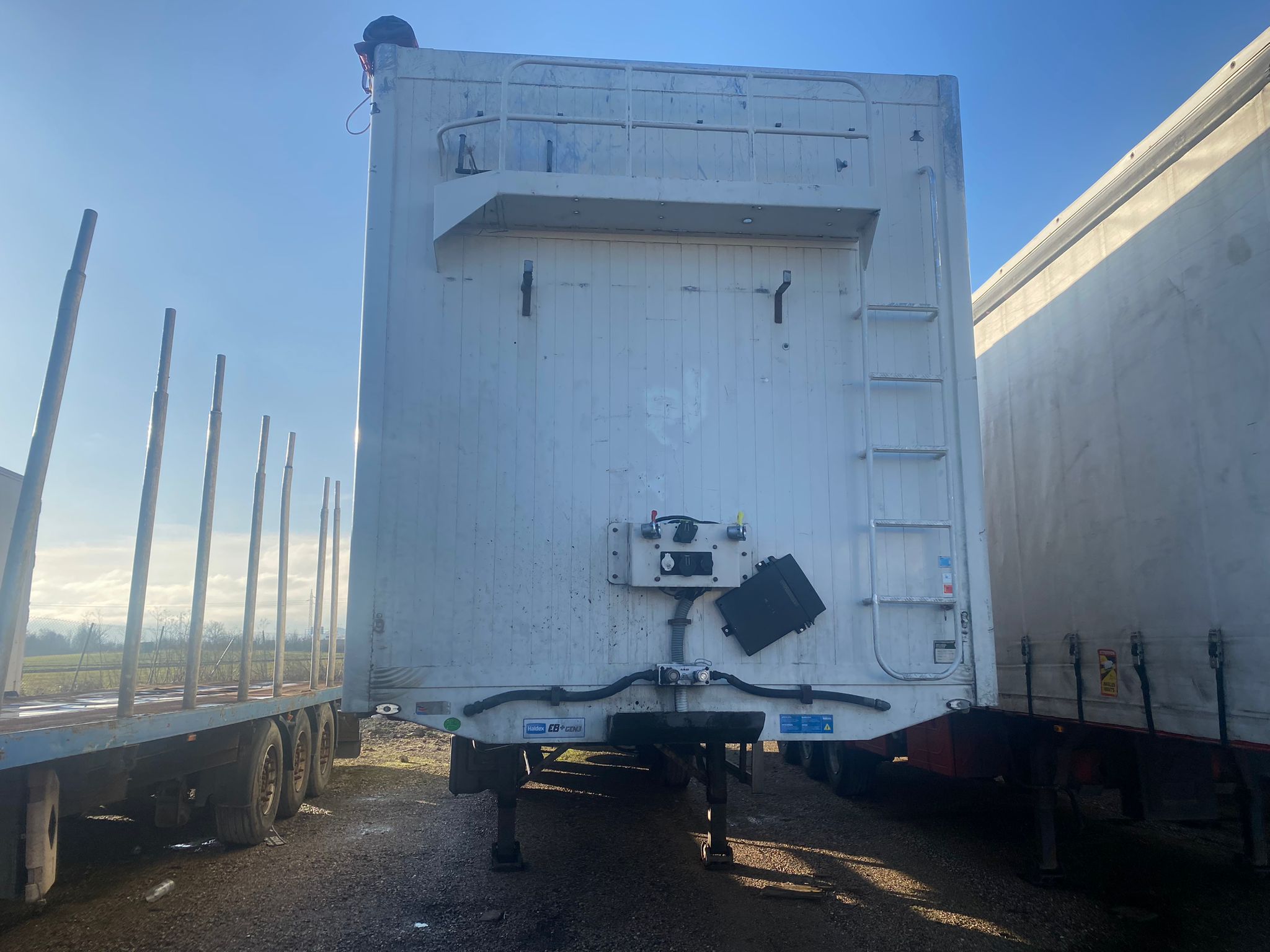 x- VENDIDO - Semirremolque piso móvil Krone Año 2015 - Imagen 2