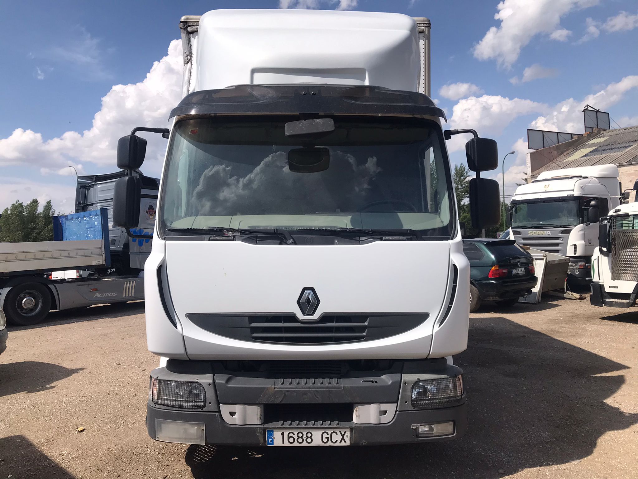 Renault Midlum 220.12 caja cerrada - 2008 - Imagen 2