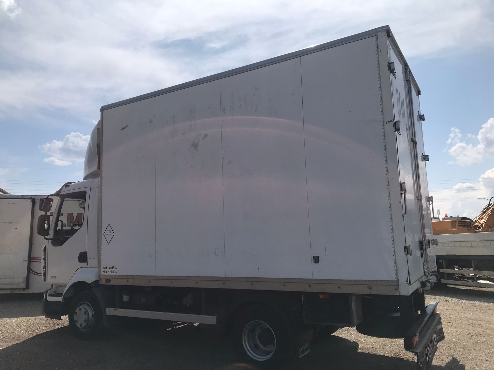 Renault Midlum 220.12 caja cerrada - 2008 - Imagen 8