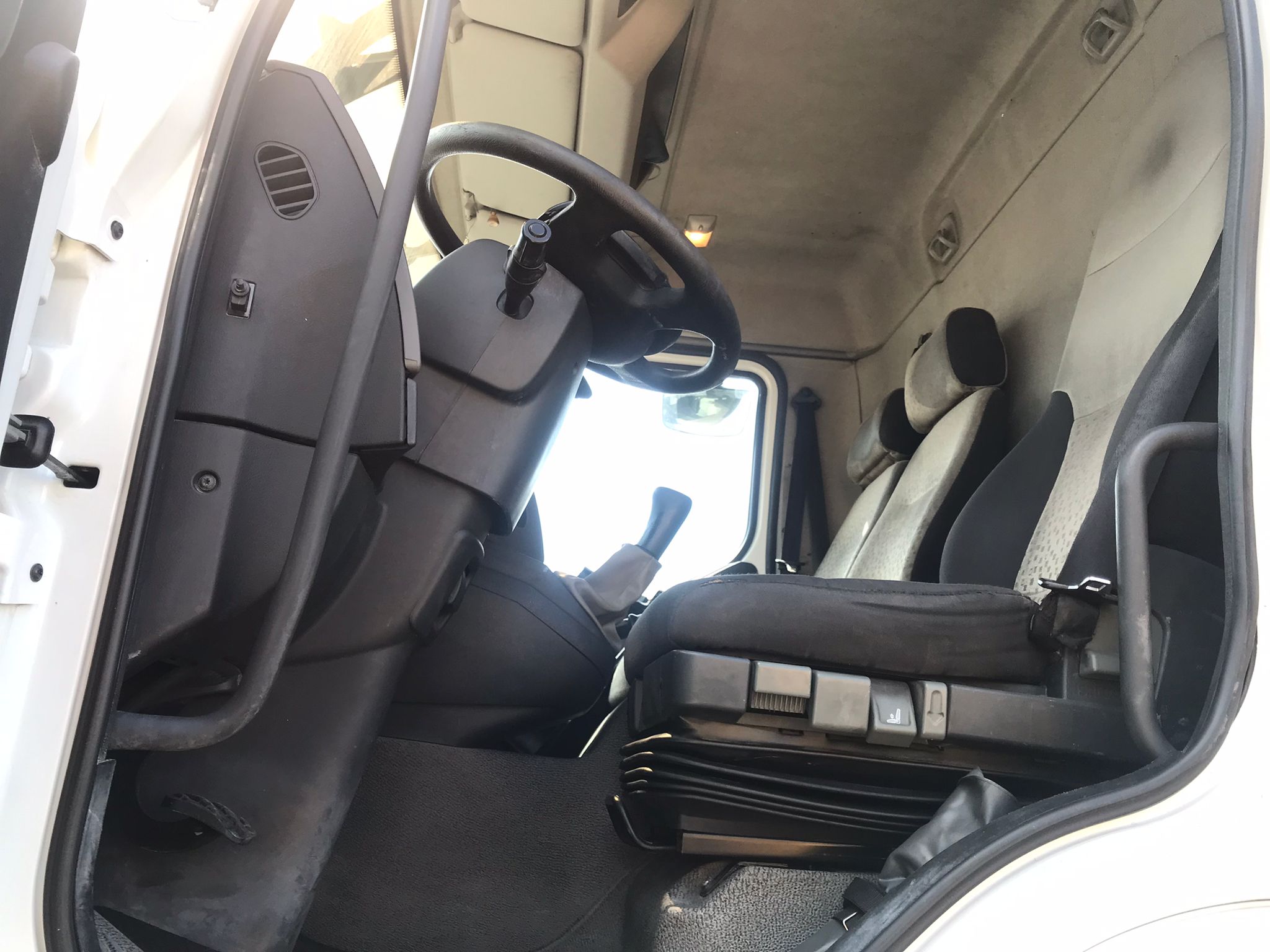 Renault Midlum 220.12 caja cerrada - 2008 - Imagen 14