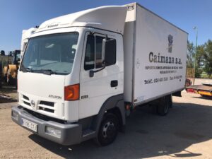 Furgón Nissan Atleon 120 blanco de caja cerrada en venta, año 2004, 3.500 kg MMA