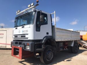camion-basculante-iveco-mp190e31w-4x4-volquete-remolque.jpg