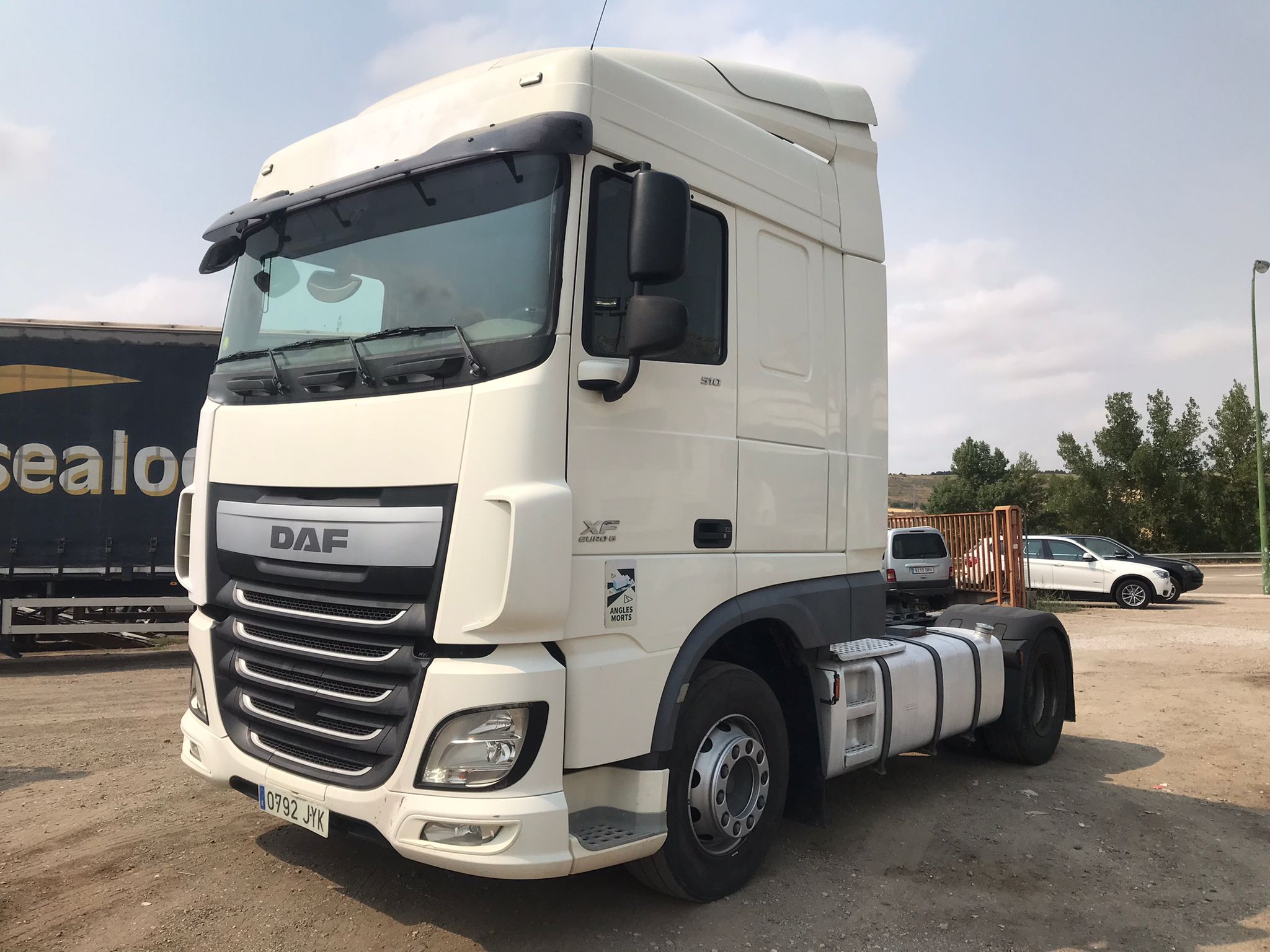 Cabeza tractora DAF XF 510 FT 2017 vista diagonal delantera izquierda
