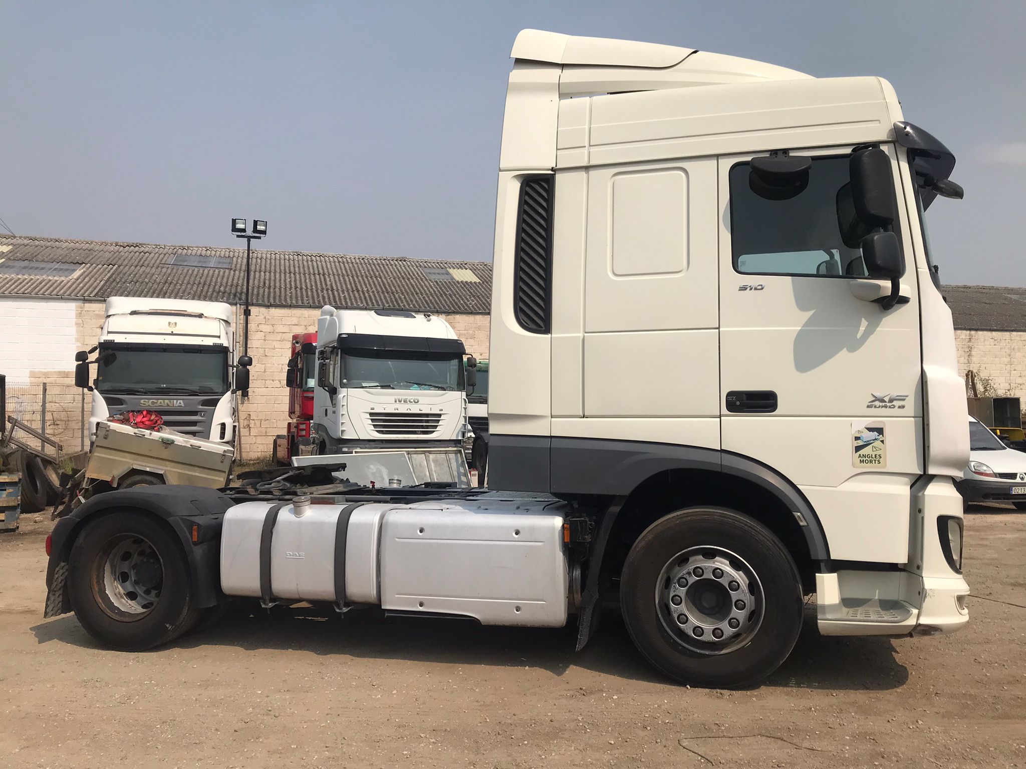 Lateral derecho cabeza tractora DAF XF 510 FT 2017