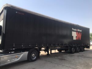 Semirremolque tauliner Guillen vista diagonal delantera derecha