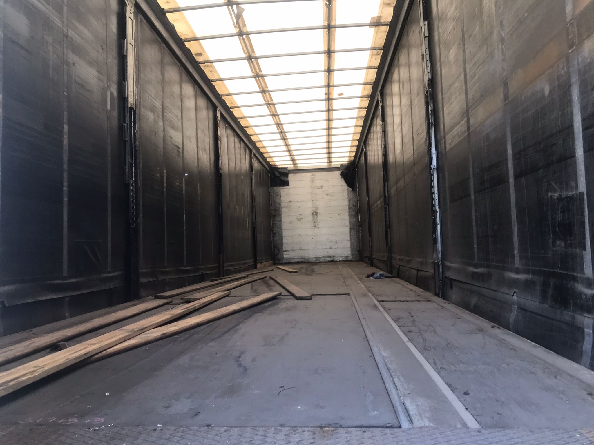 interior semirremolque tauliner Guillen