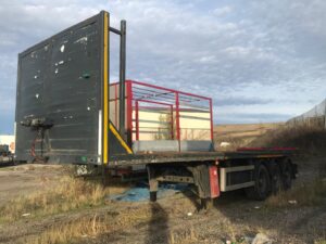 Semirremolque plataforma Leciñena AR 10000 PP N S vista frontal diagonal izquierda